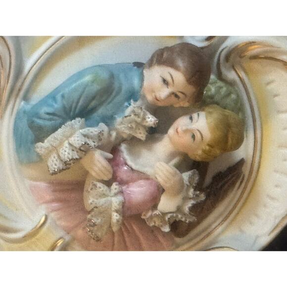 Vintage Capodimonte Romantic Couple Framed In a Picture Box Frame - Picture 2 of 6